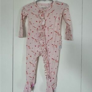 Posh Peanut Unicorn Hearts ruffle footie pajama 3-6 months.